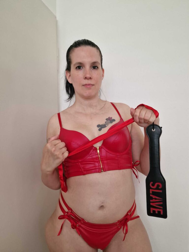 Ich bin Herrin LaNisha- mein Seil liegt bereit, um dich bei der Genitalbondage langsam, eng und gnadenlos zu kontrollieren.