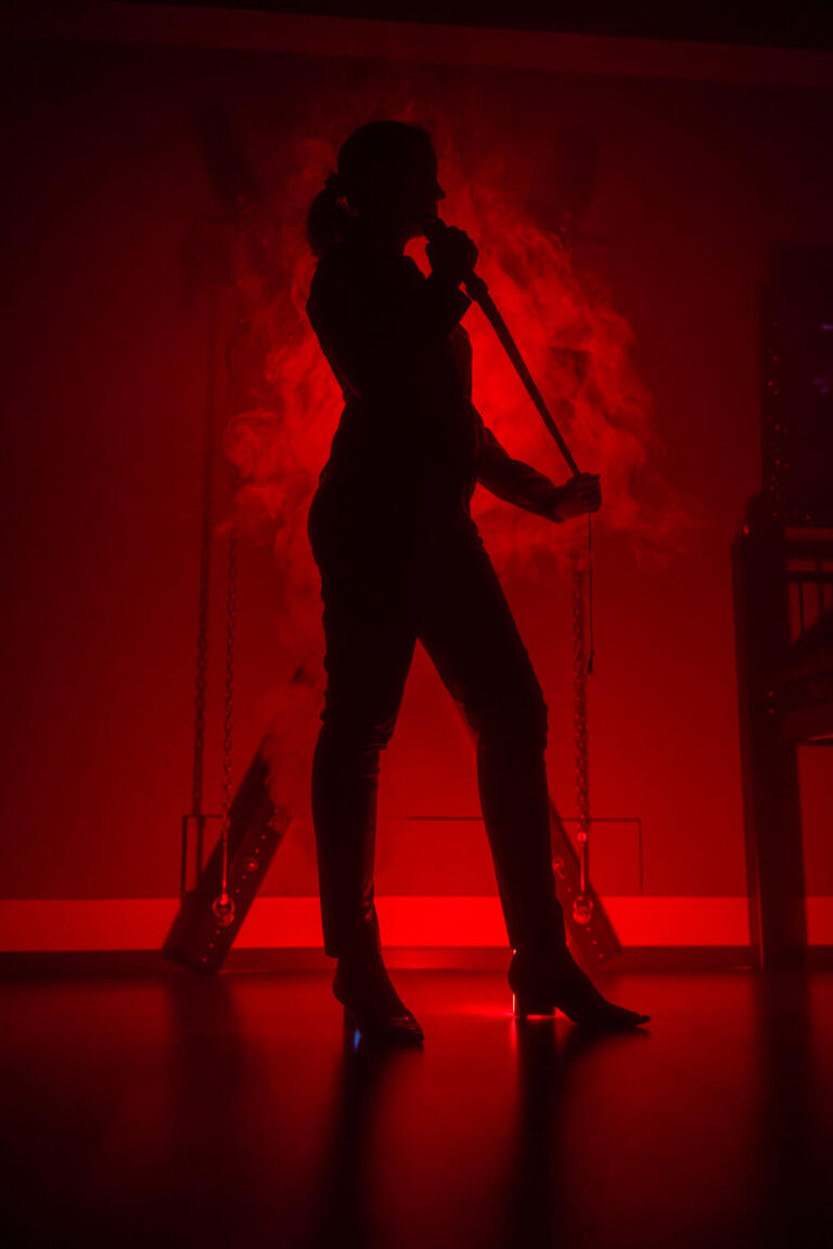 Bastonade bei Herrin LaNisha im Dreispitz Club Basel